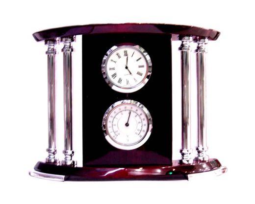 Настольный сувенир с часами термометром