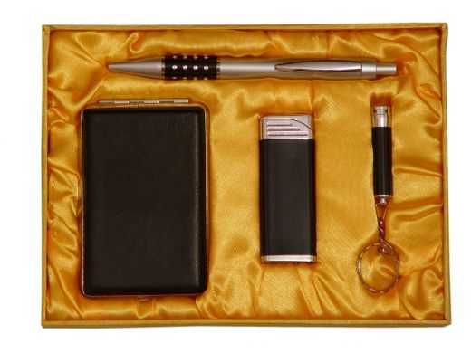 Подарочный набор (портсигар, ручка, зажигал.,брелок с компасом)