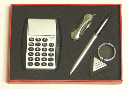 Набор подарочный (Ручка, калькулятор, ножик, брелок)